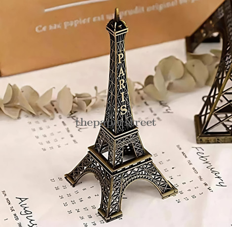 Eiffel Tower Statue